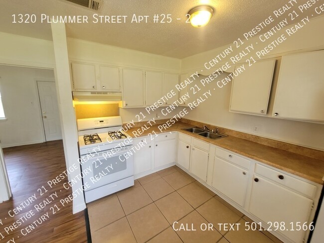 Building Photo - 1320 Plummer St