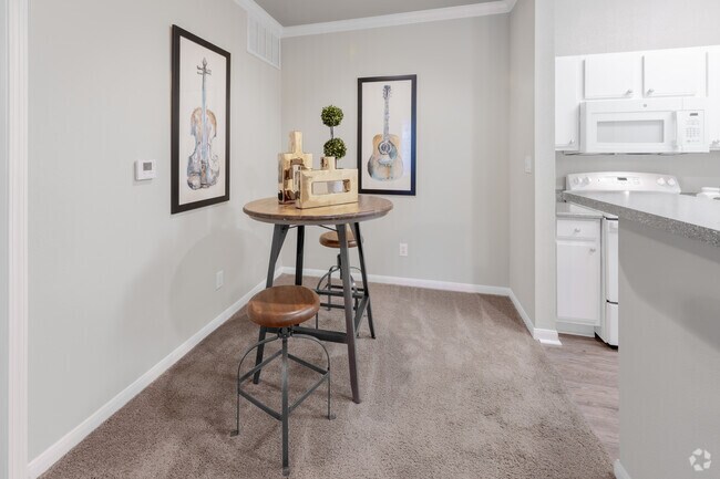 Cocina-bar de un dormitorio, 748 pies cuadrados - Turnberry Place Apartments