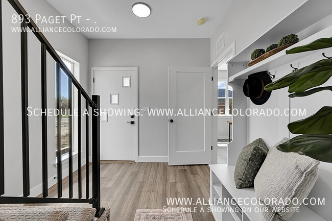 Building Photo - 893 Paget Pt