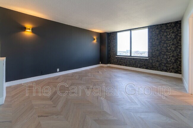 Foto del edificio - 400 E Colonial Dr