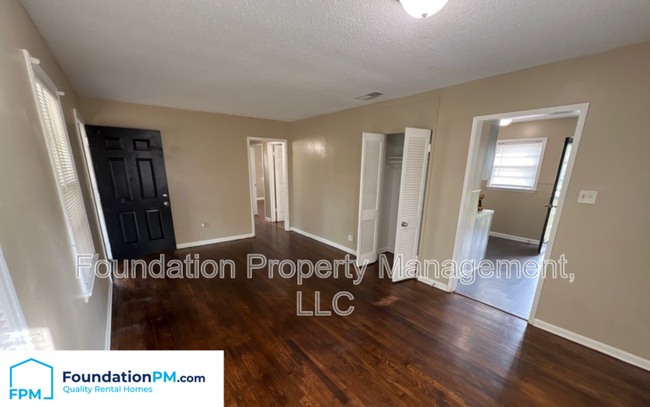 Building Photo - 3300 Parham St
