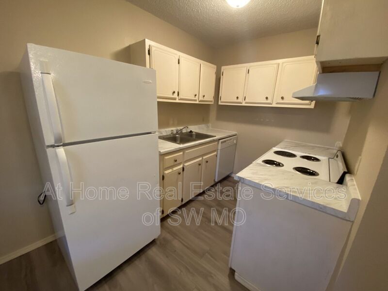 Foto principal - 1636 N Benton Ave