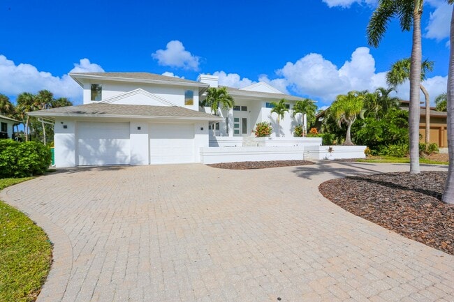 Building Photo - ***GULF ACCESS/BOAT DOCK**SHORT TERM/SEASO...