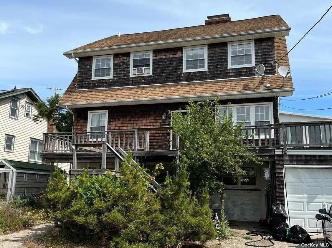 141 Harbor Beach Rd, Mount Sinai, NY 11766 Room for Rent in Mount