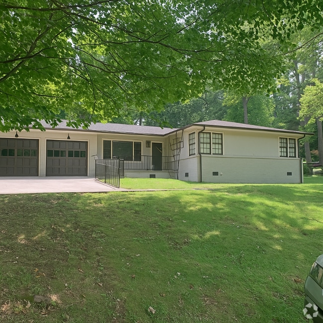Building Photo - 4109 Panorama Dr SE