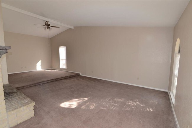 Building Photo - 805 Cambridge Dr