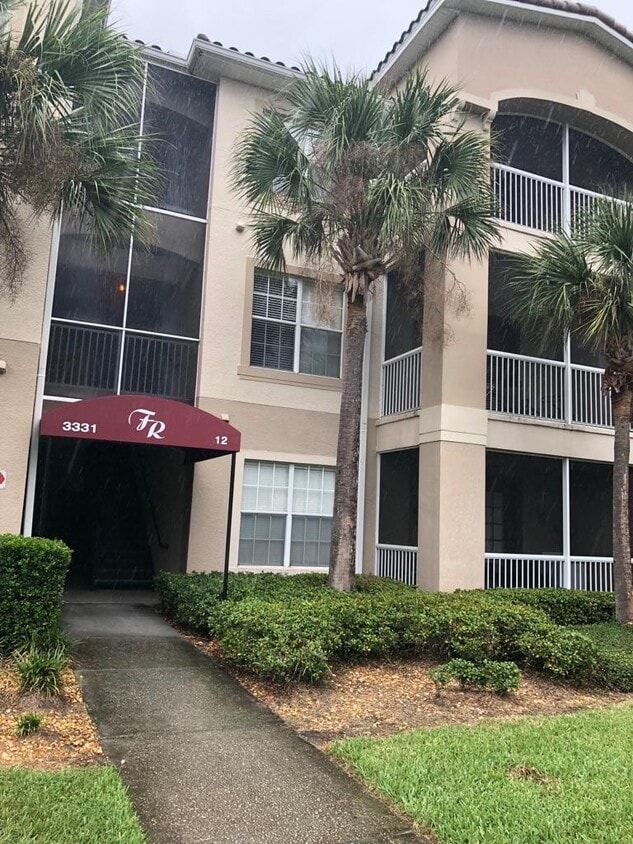 3 Bed 2 Bath Condo - Available Mid May 2026 - 3 Bed 2 Bath Condo - Available Mid May 2026