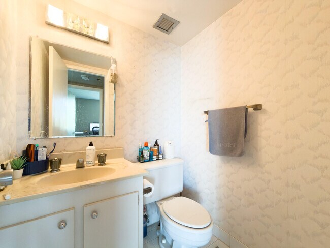 Foto del edificio - 919 Hillcrest Dr