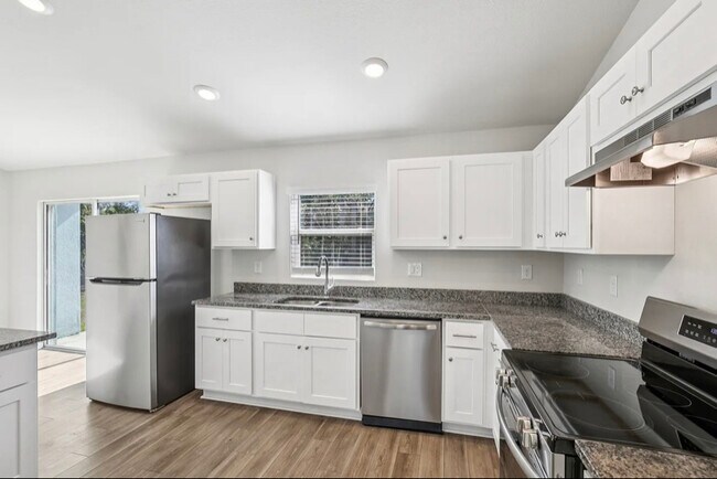 Foto del edificio - 13238 Fowler Ave