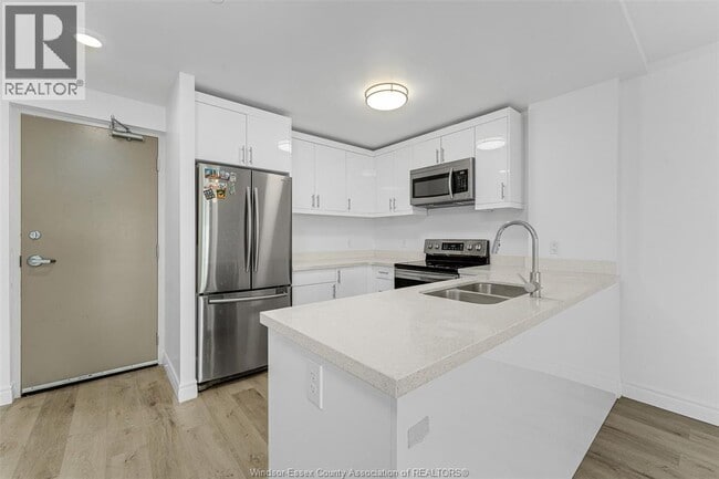 Building Photo - 1611 Banwell Rd