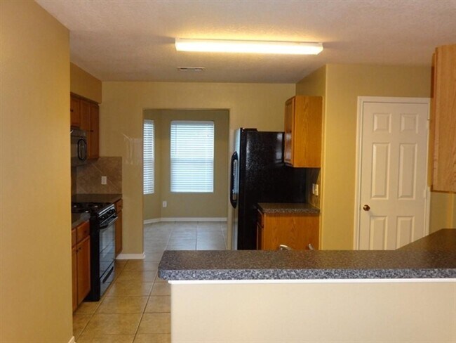 Foto del edificio - 8030 Safflower Dr
