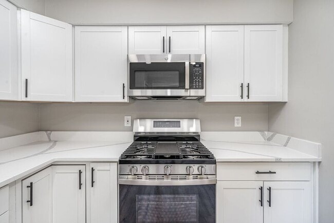 Building Photo - 10701 Houck Dr