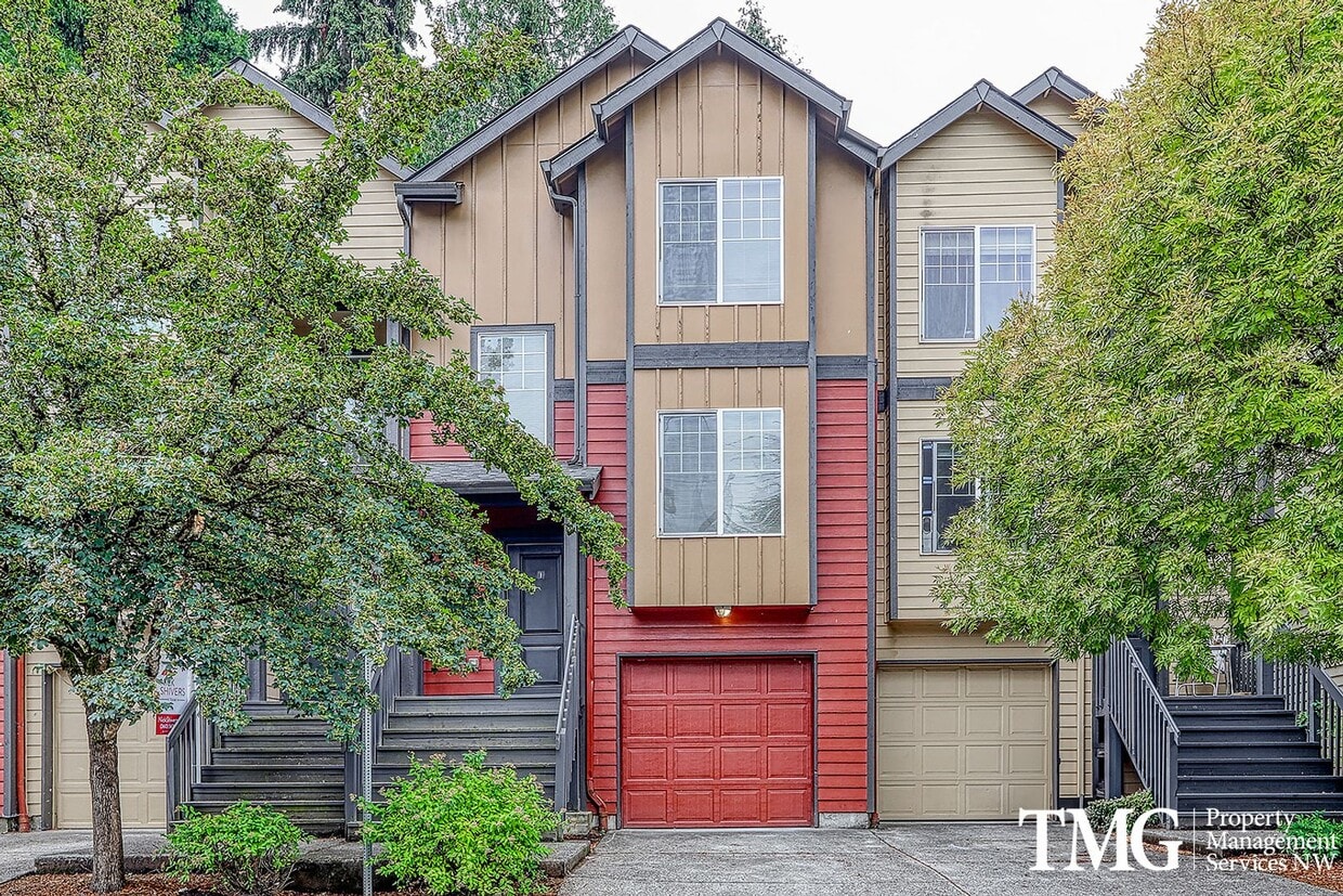 Primary Photo - Centrally Located, Pet Friendly, 3 Bed 2.5...