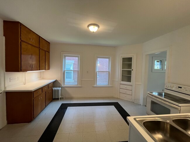 Building Photo - 3040 N Fratney St