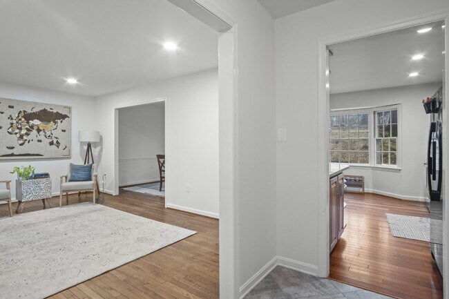 Building Photo - Lovely Single Family Home in the Saratoga ...