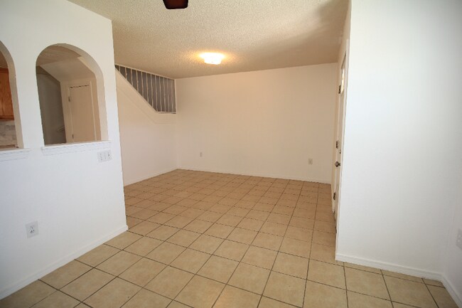 Building Photo - 11027 Oasis Dr