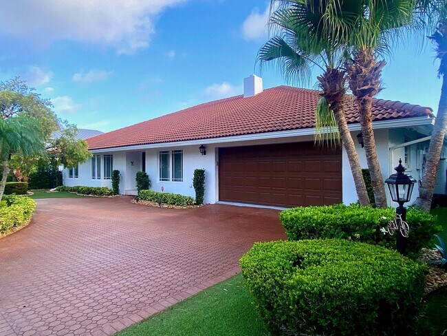 Foto del edificio - 885 NE Mulberry Dr