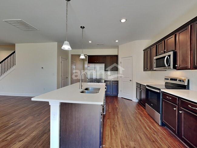 Building Photo - 5223 Valor Dr