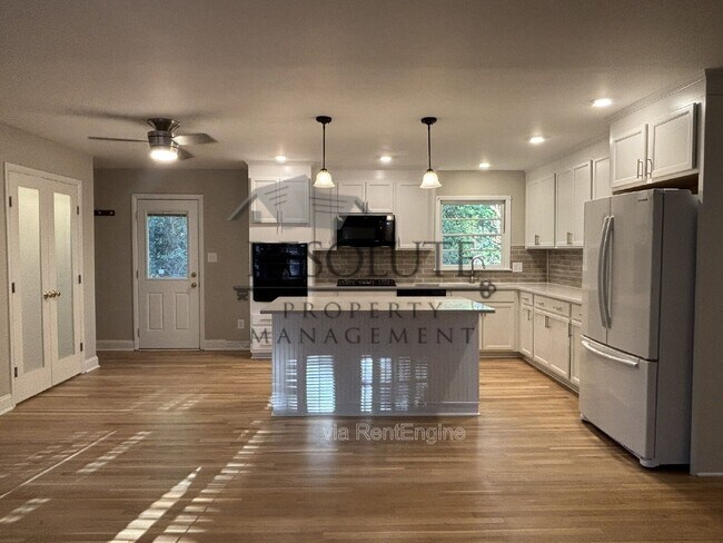 Foto del edificio - 4812 Radcliff Rd
