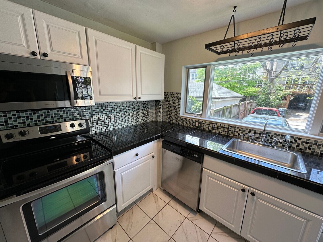 Cocina - 2250 Cathedral Ave NW