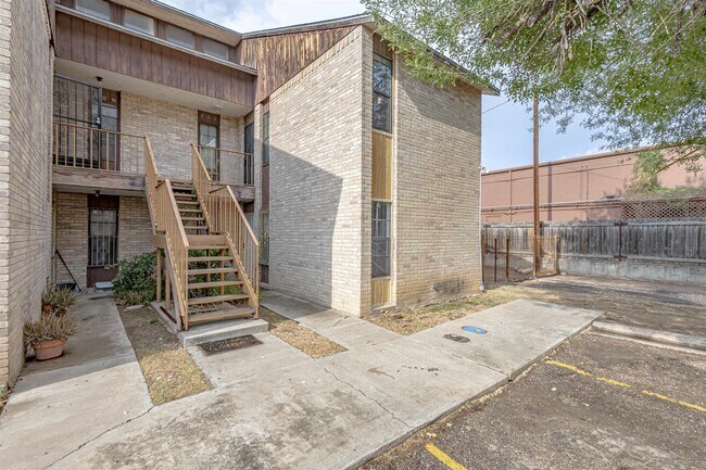 Foto del edificio - 100 Hillside Rd