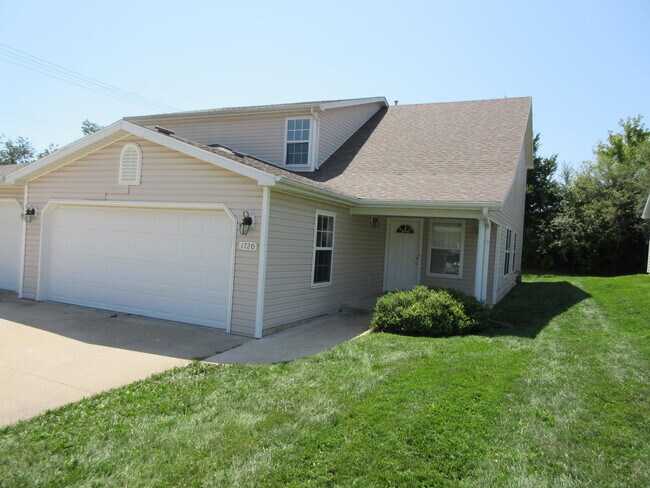 Building Photo - 1720 Juniper Dr