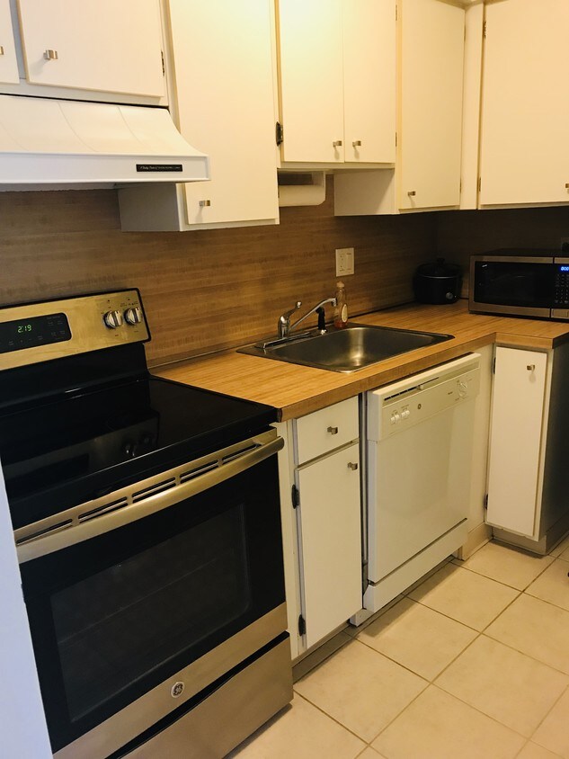 1535 E Putnam Ave, Greenwich, CT 06870 Condo for Rent in Greenwich