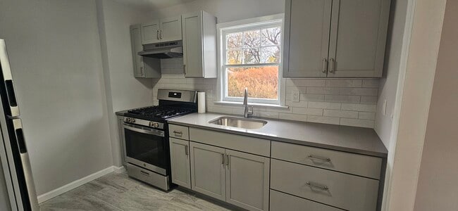 Building Photo - 665 Milford Point Rd