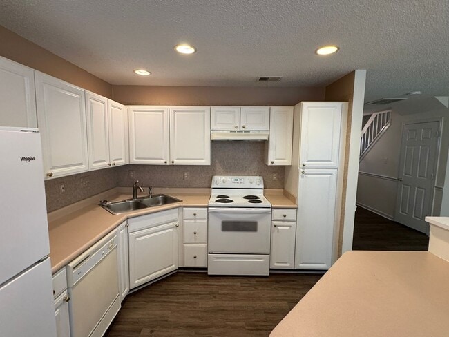 Building Photo - 8419 Southgate Commons Dr