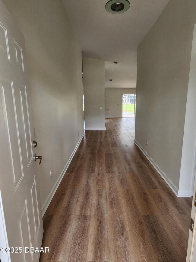 Foto del edificio - 6127 Jasmine Vine Dr