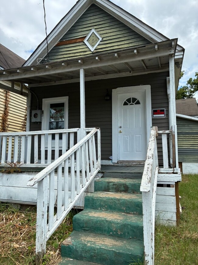 Building Photo - 337 28th St