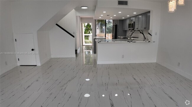 Building Photo - 2801 SW 87th Ave