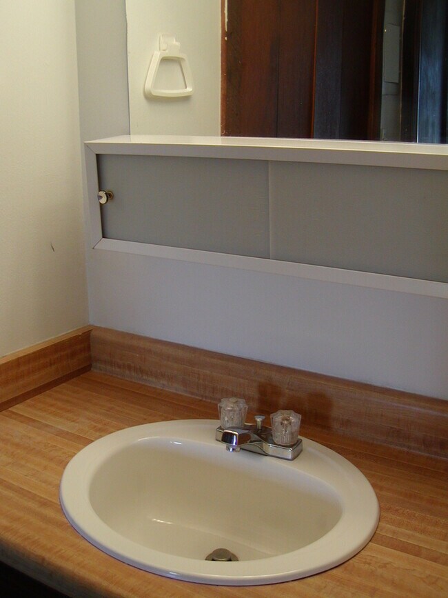 Foto del edificio - Silver Queen West Condo - Studio/1 Bath Unit on Ground Floor with Views