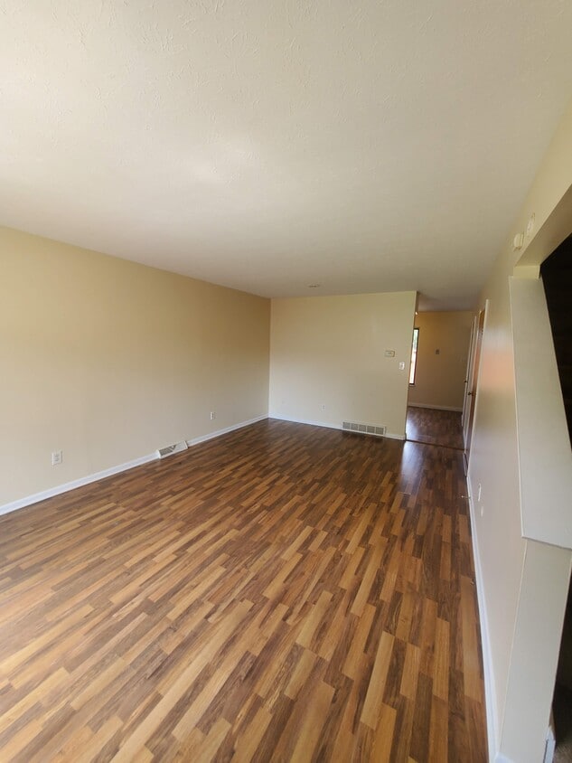 Main room - 2307 Echo Valley Dr