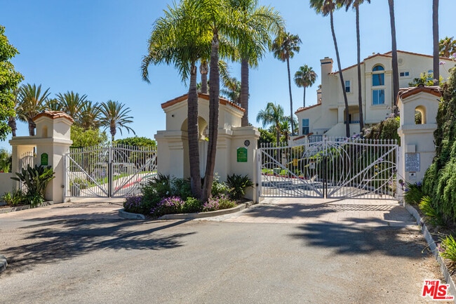 Building Photo - 6451 Zuma View Pl