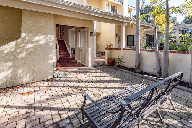 Front Patio - 15 Laguna Ct