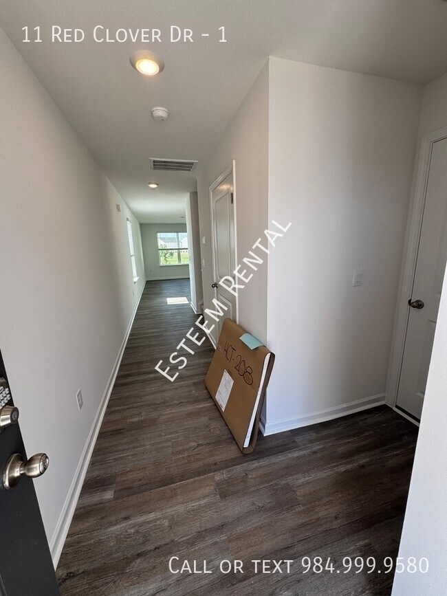 Foto del edificio - 11 Red Clover Dr