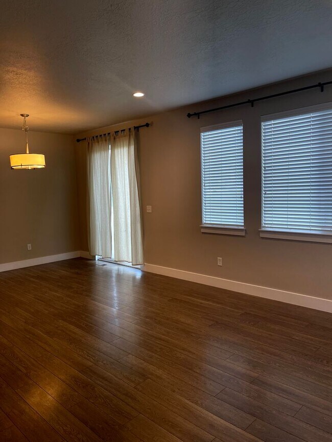 Building Photo - Beautiful townhome near Thanksgiving Point for rent