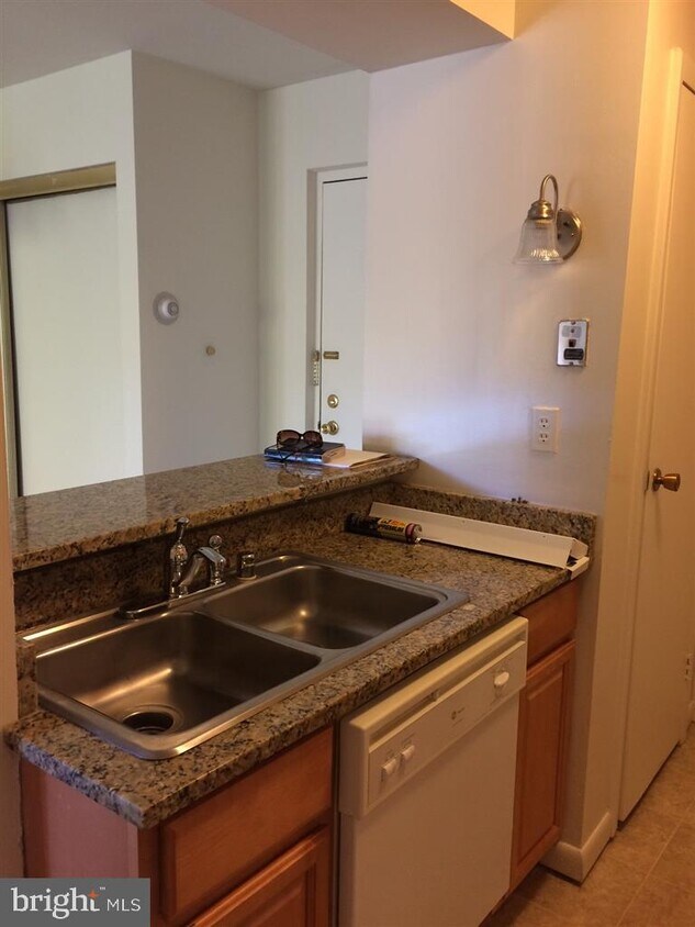 8503 Barrington Ct Unit S, West Springfield, VA 22152 Room for Rent