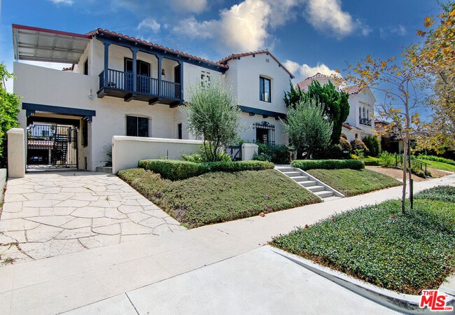 Building Photo - 228 S Orange Dr