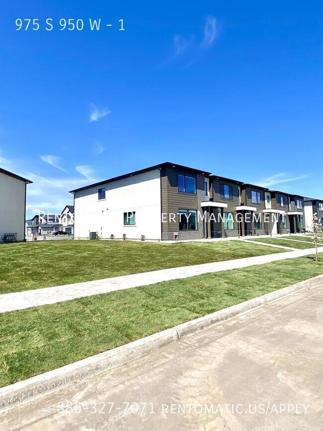Building Photo - 975 S 950 W