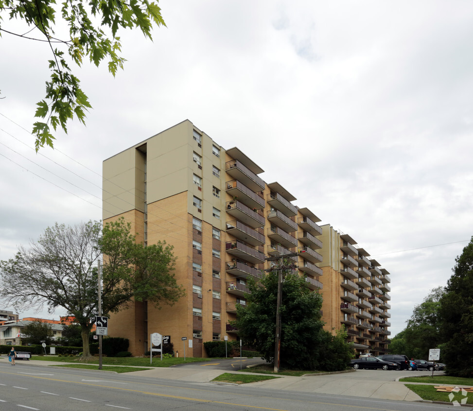 Photo du bâtiment - Savoy Apartments