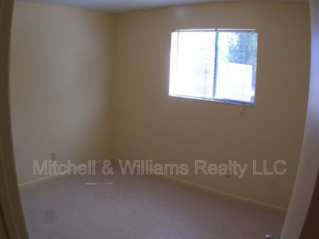 Building Photo - 5021 Westchase Ct