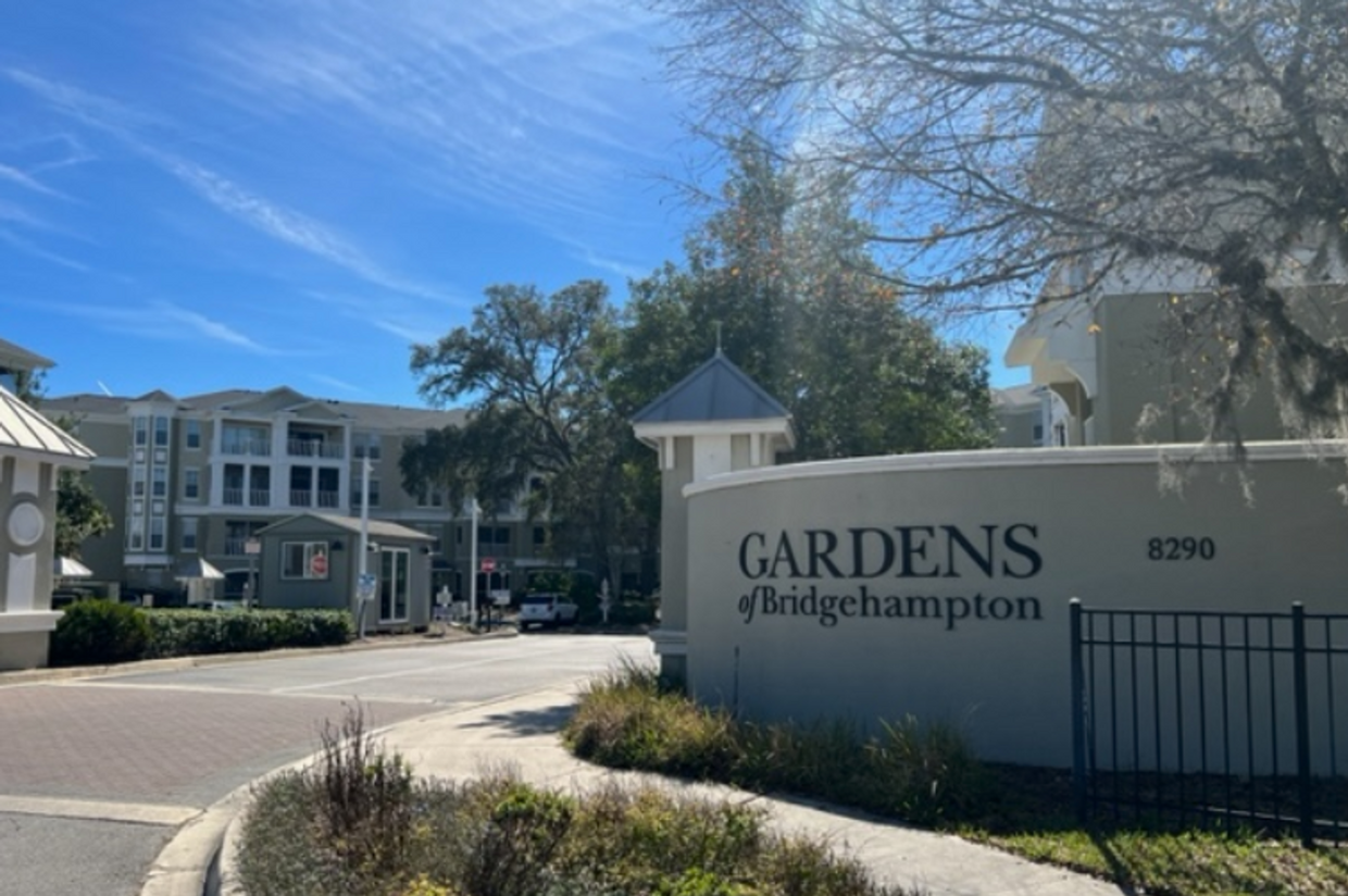 Foto principal - Gardens of Bridgehampton Condo