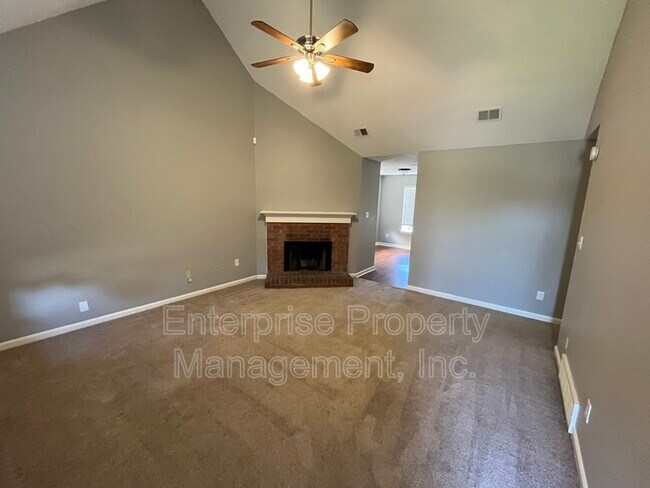 Foto del edificio - 8452 Creek Front Dr