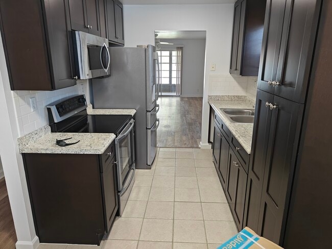 Building Photo - 846 Dow Ln