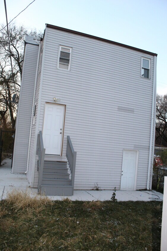 Primary Photo - 7710 S Greenwood Ave