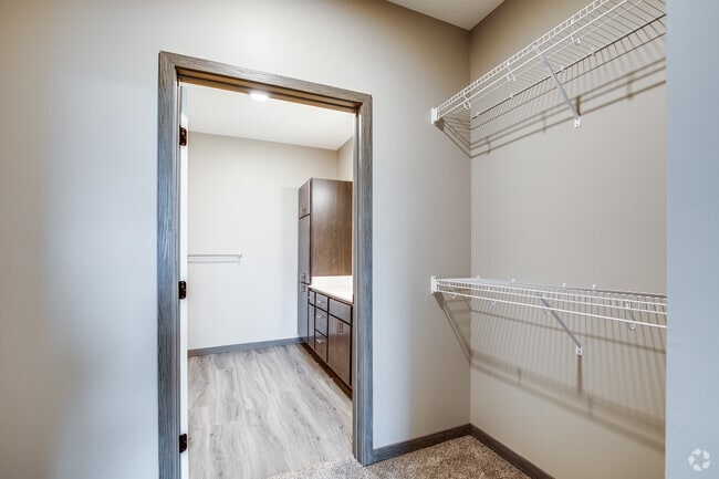 2BR, 2BA - 1105SF - Golden Aspen Flats