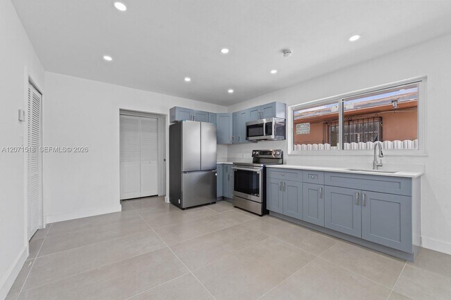 Foto del edificio - 1849 NW 16th St