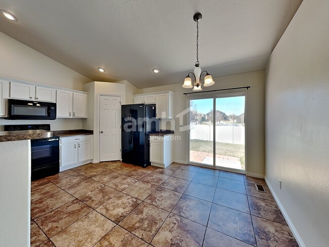 Foto del edificio - 4096 Juniper Hills Dr